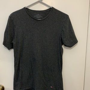 🚩TOMMY HILFIGER T-SHIRT 🚩